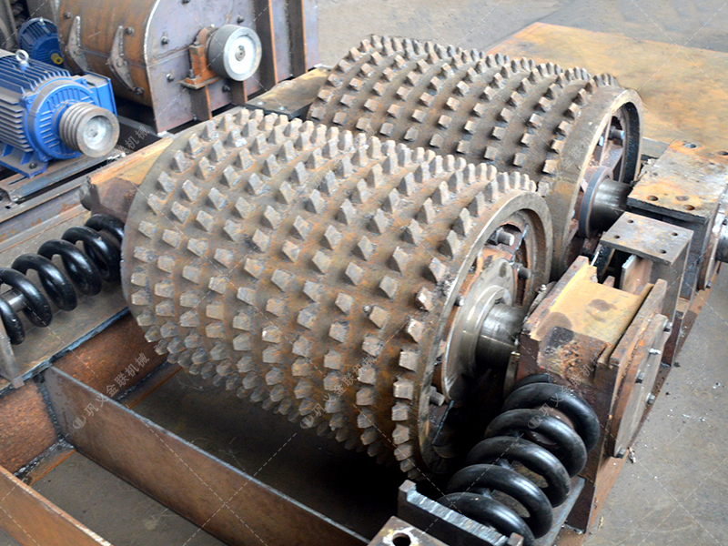 雙齒輥破碎機(jī)如何調(diào)間隙？