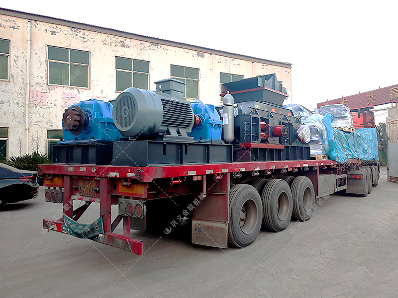 在挑選白云石對輥破碎機生產(chǎn)廠家時,該考慮哪些因素呢? 在挑選白云石對輥破碎機生產(chǎn)廠家時,該考慮哪些因素呢?